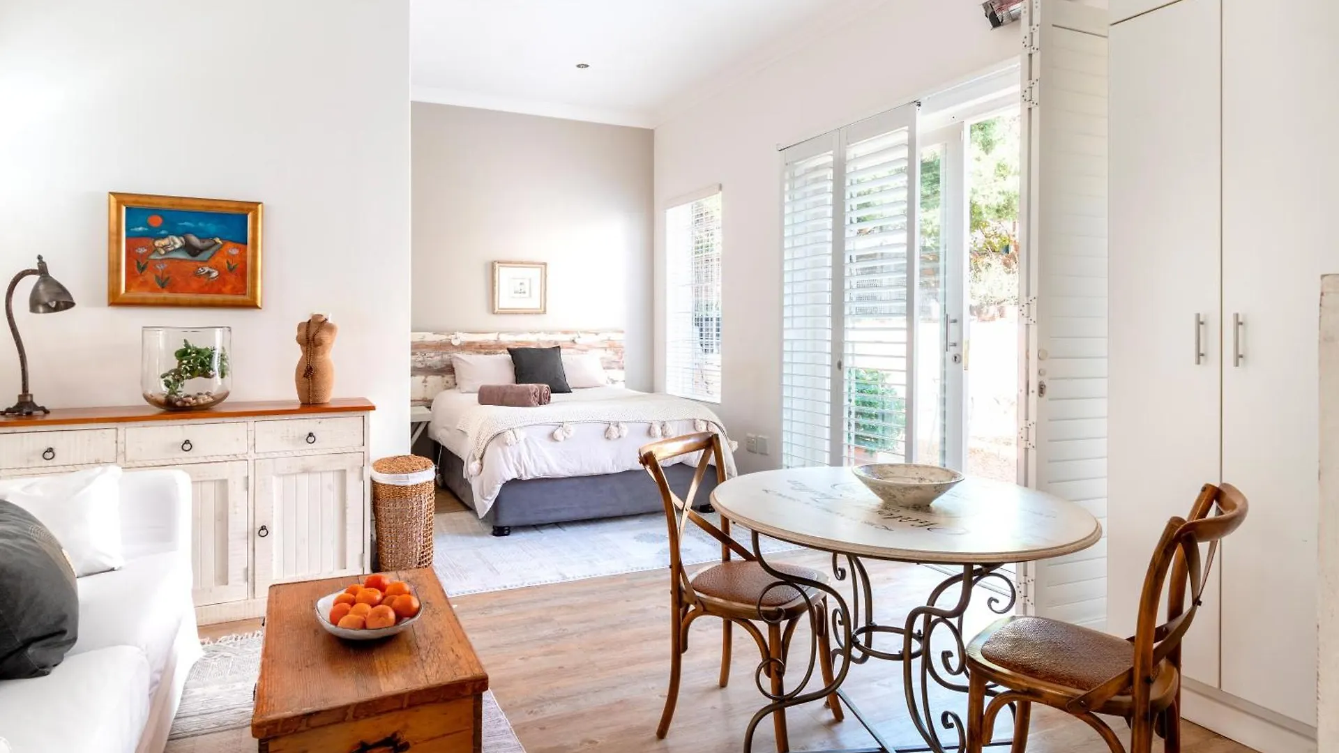 Ideally Located Garden Cottage Kapstadt