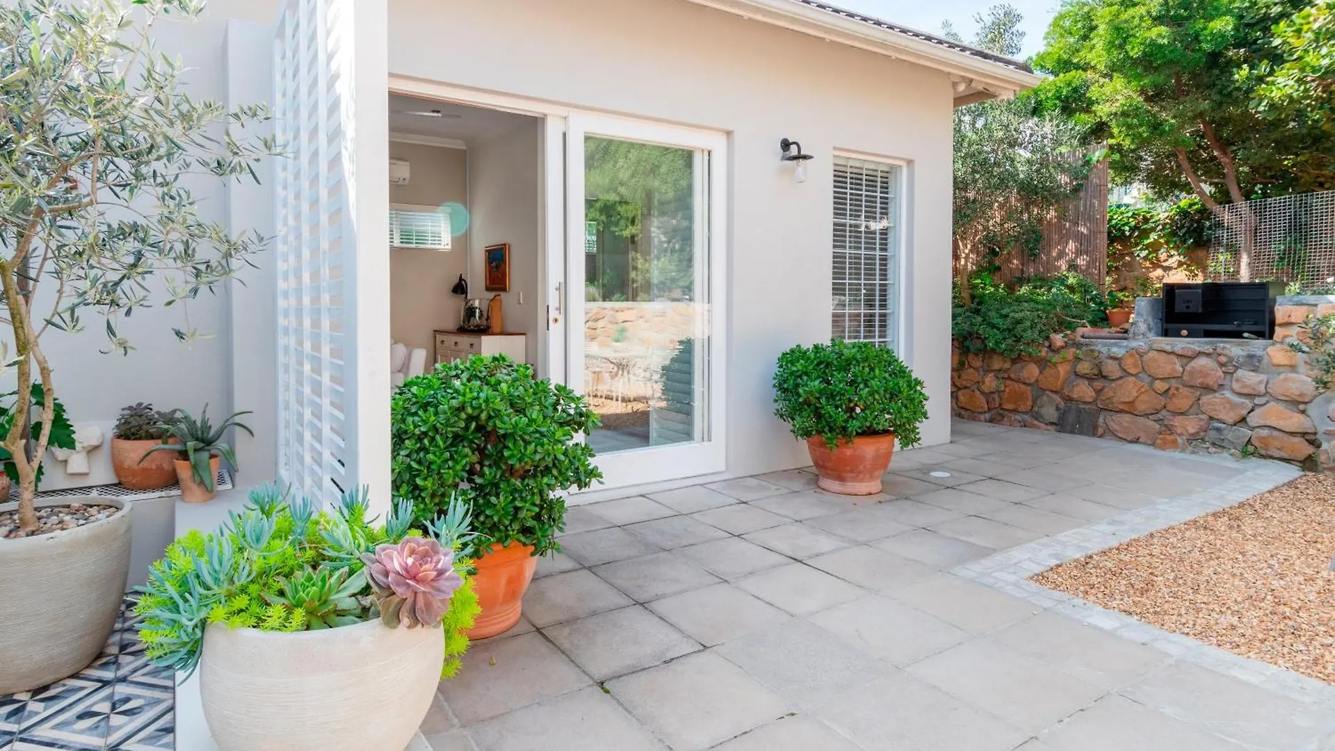 Ideally Located Garden Cottage Kapstadt